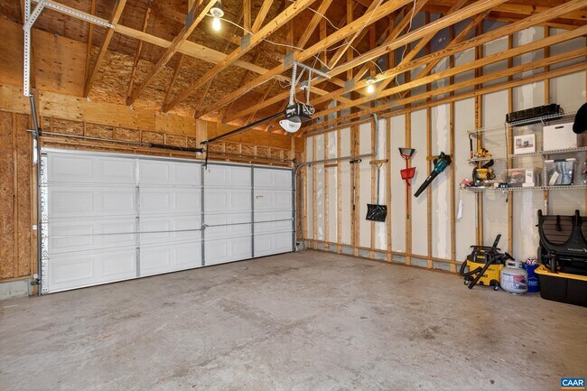 Building Photo - 2417 Abington Dr