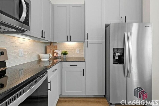 Building Photo - 180 Newton Bridge Rd