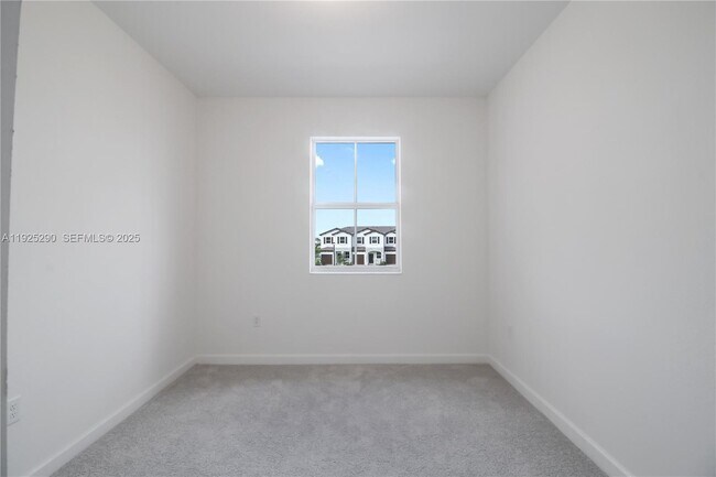 Building Photo - 2747 SE 25th Ave