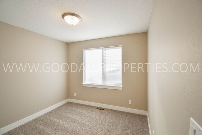 Building Photo - 3 Bedroom, 2 Bathroom Single Family Ranch with 2-Car attached garage