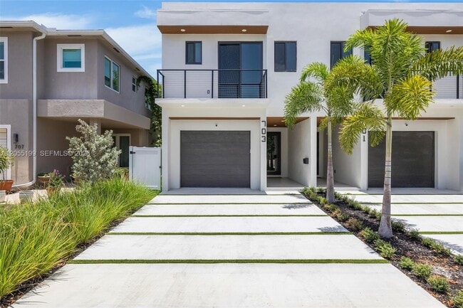 Building Photo - 703 SW 17th St