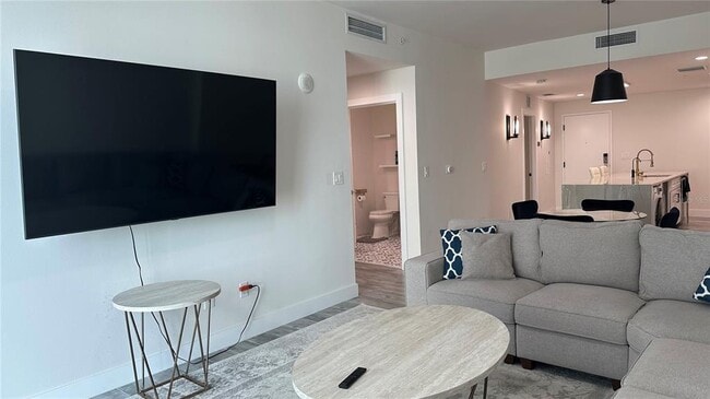 Building Photo - 1120 E Kennedy Blvd