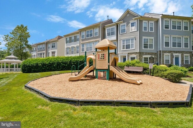 Building Photo - 43585 Patching Pond Square