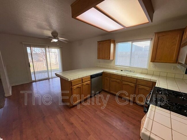 Building Photo - 905 S Laguna St