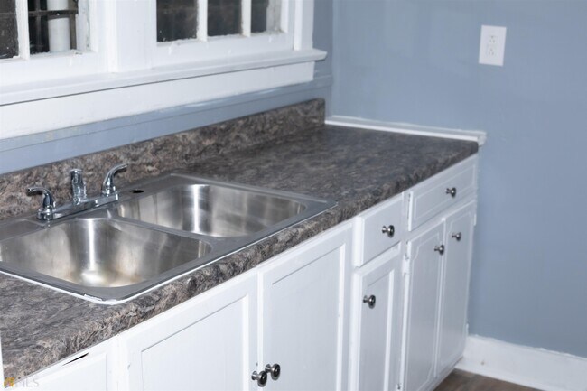 Building Photo - 4333 Capitol Ave