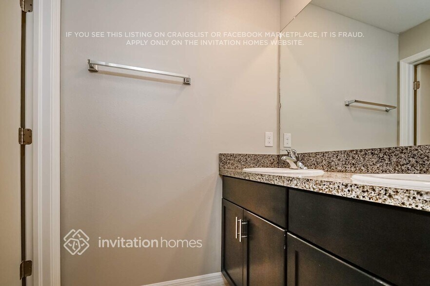 Building Photo - 1565 Blue Rose Dr