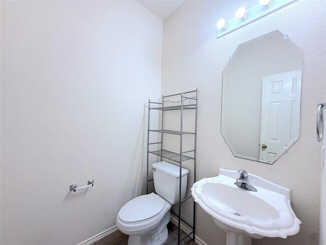 Building Photo - 16100 S Great Oaks Dr