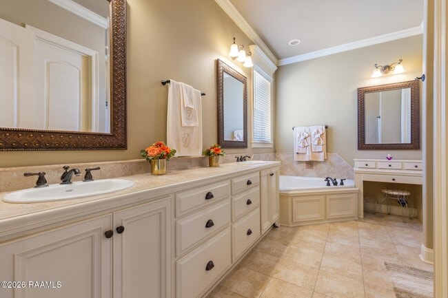 Building Photo - 814 Flambant Dr