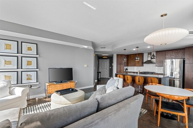 Building Photo - 4909 Laclede Ave