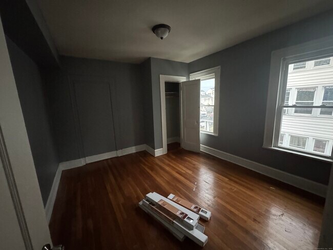 Building Photo - 65-67-67 Palm St