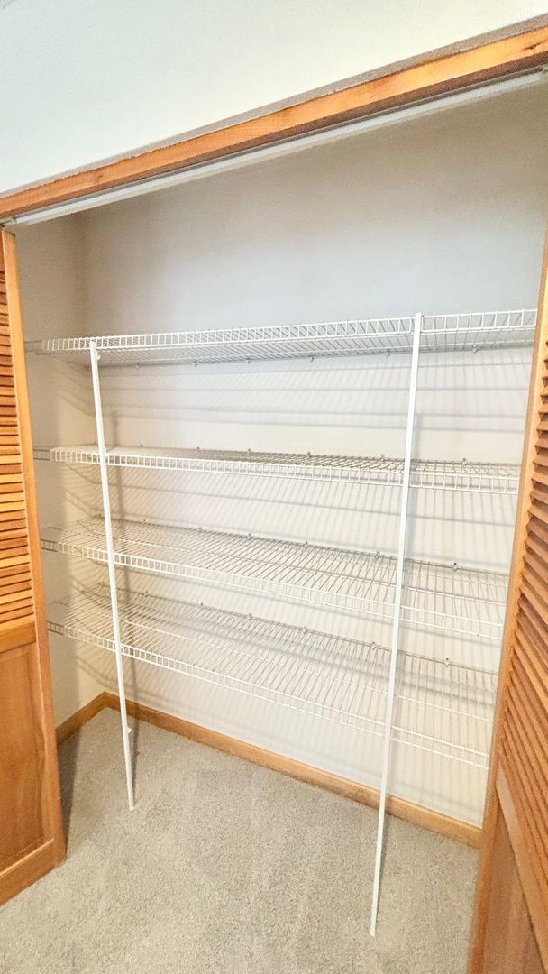 Building Photo - Spacious 2BR/2BA Condo – 1,086 SF + Parking + River Views | NW Portland