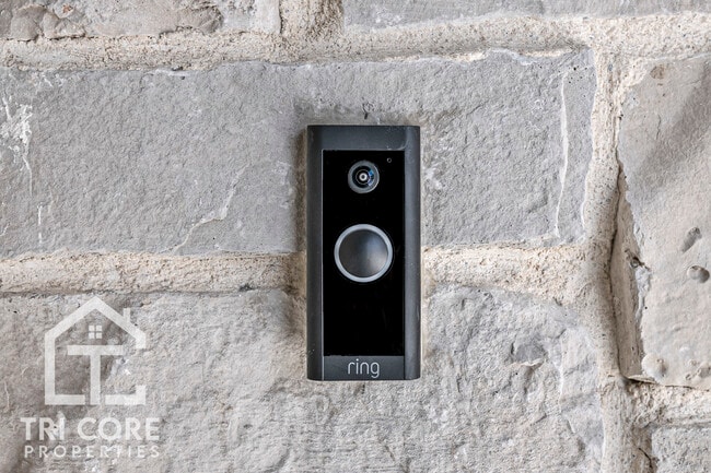 Building Photo - 140 E Lavalle-