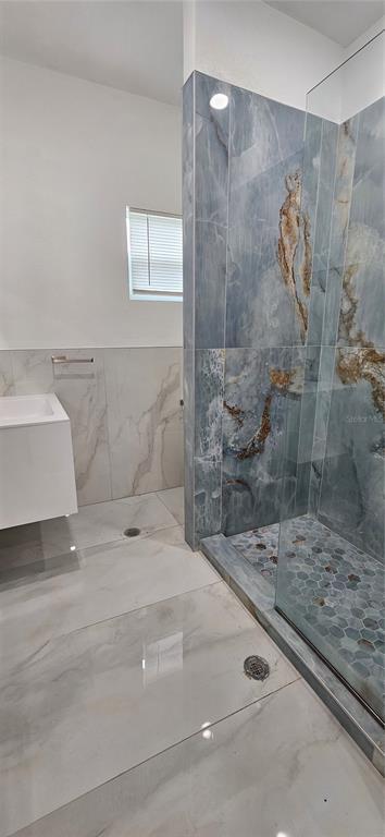 Building Photo - 528 Wideview Ave