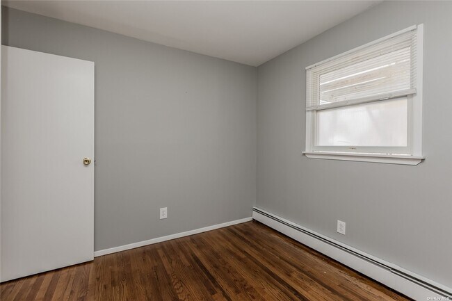 Building Photo - 7 Dune Ct