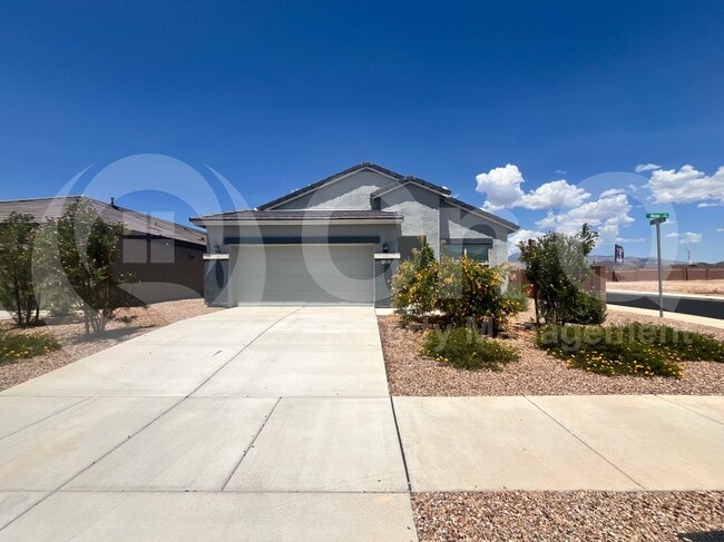 Building Photo - 12885 E Russo Dr