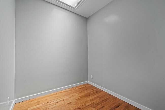 Building Photo - 340 7th St