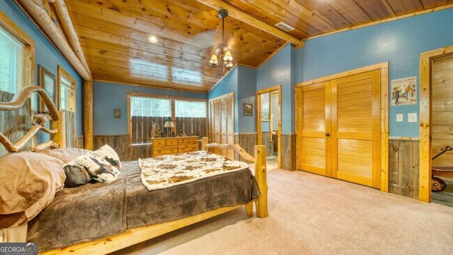 Building Photo - 911 Summit Way