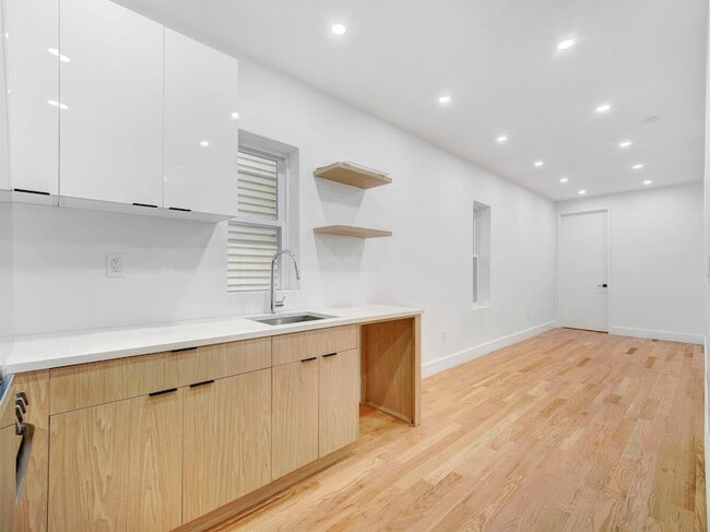 Building Photo - 151 Williams Ave