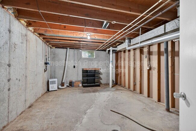 Building Photo - 10216 Royal Dr