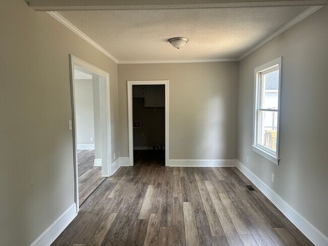 Building Photo - 810 W Country Club Dr