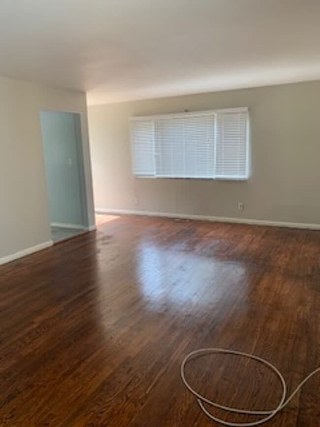 Building Photo - Three Bedroom Home Located Near Burdsal Pk...