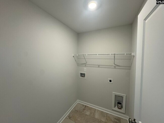 Building Photo - 3055 Hallsdale Dr