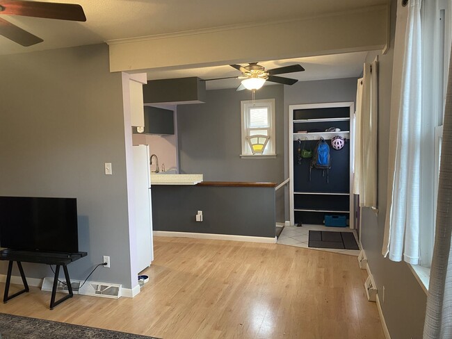 Building Photo - Cozy 1 bed/1 bath near the heart of Englewood