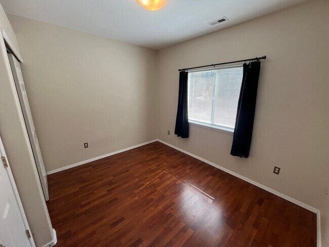 Building Photo - 3040 Mandalay Grv