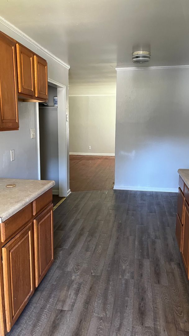 Building Photo - 504 Dixon St