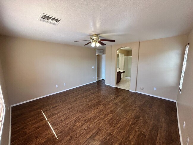 Building Photo - ? Large 4Bdm 3Ba Avondale Home *NO* Carpet ?