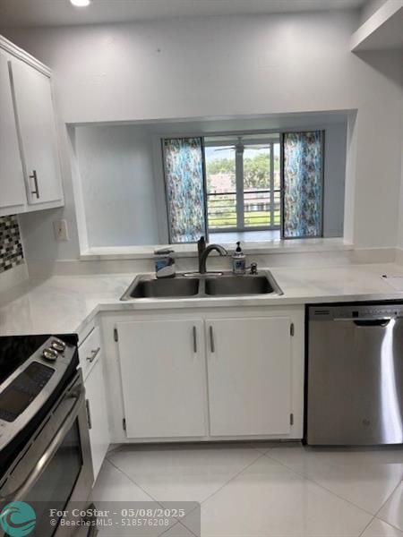 Building Photo - 1811 Sabal Palm Dr