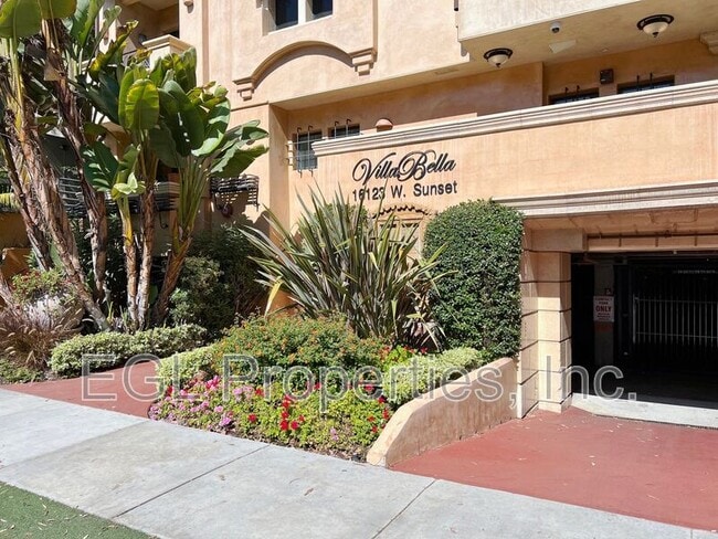Primary Photo - 16123 W Sunset Blvd