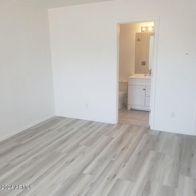 Building Photo - 14911 W Acapulco Ln