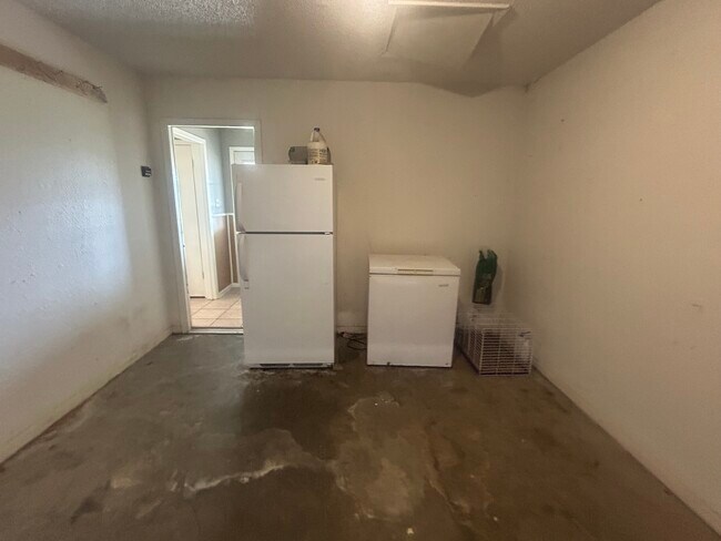 Building Photo - 339 S Pleasant Hill Rd