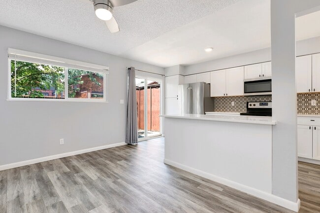 Building Photo - 1311 S Sable Blvd