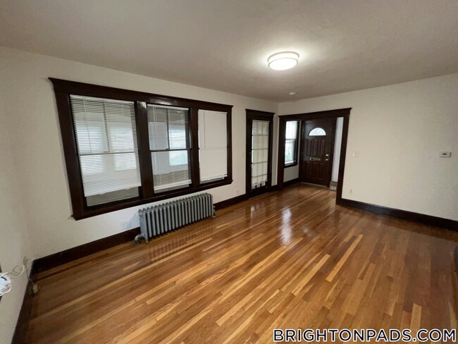 Building Photo - 72 Nonantum St
