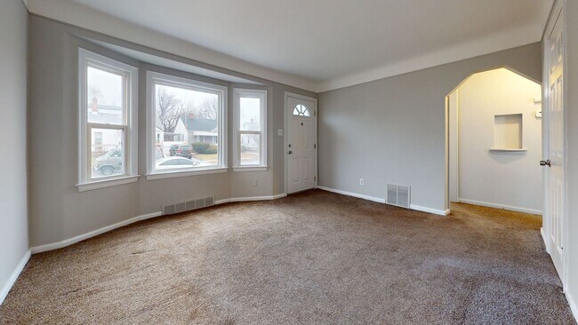Building Photo - Bright 3-Bedroom, 1-Bath Unit for Lease in Warren