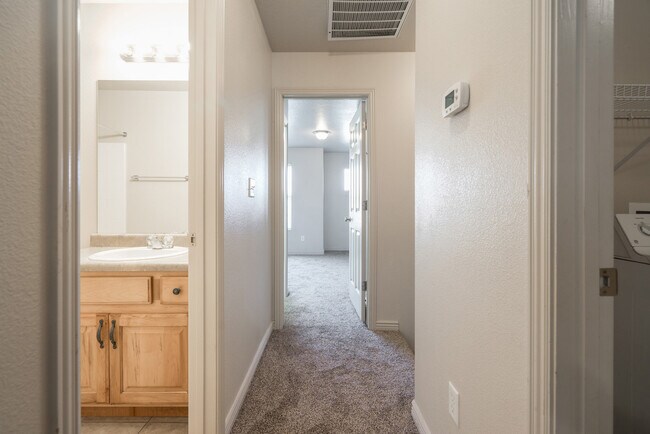 Building Photo - 3155 S Hidden Valley Dr