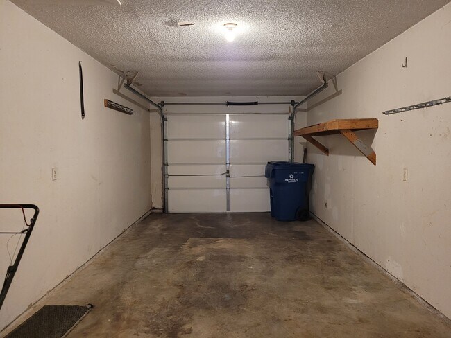 Building Photo - 1437 S Will Rogers Dr