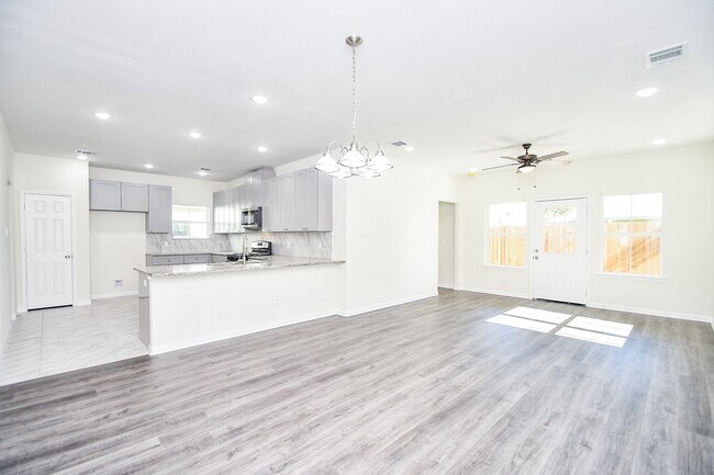 Building Photo - 12202 Heather Flower Ln
