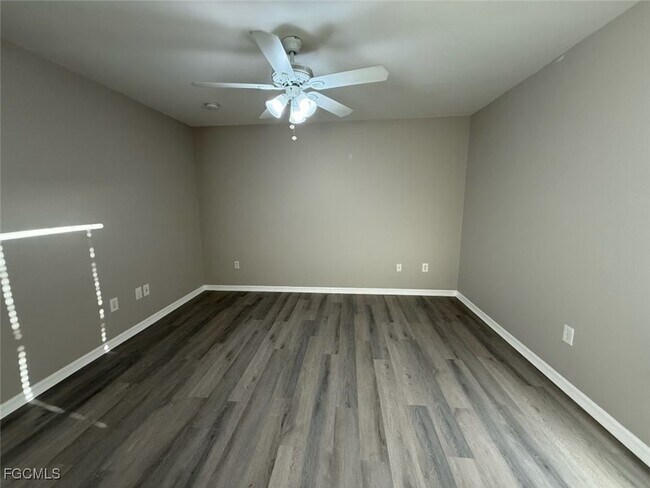 Building Photo - 2415 Herb Ave S