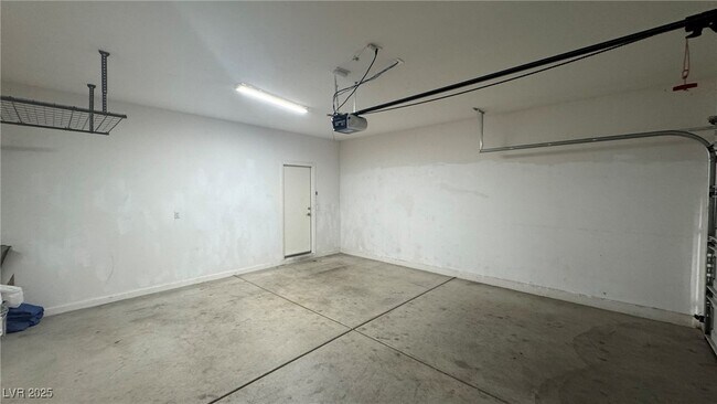 Building Photo - 8508 W Stuckey Ave