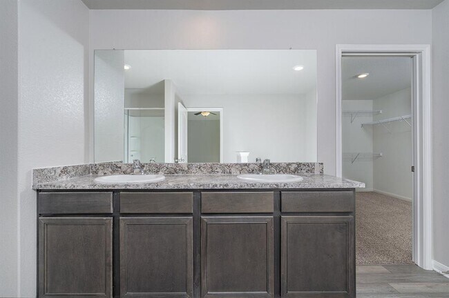 Building Photo - 225 Star Spangled Dr