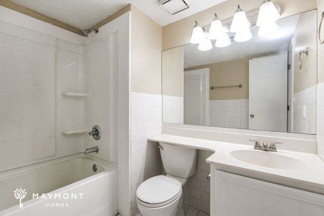 Building Photo - Comfortable Two-Story Living in Decatur