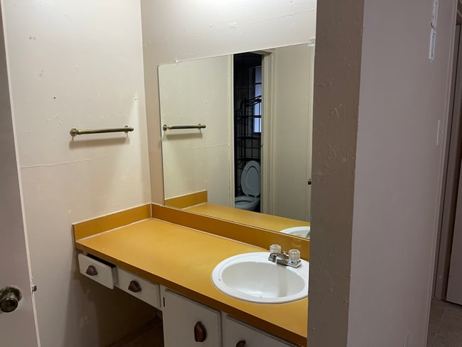 Building Photo - 1112 Autumn Oak Dr