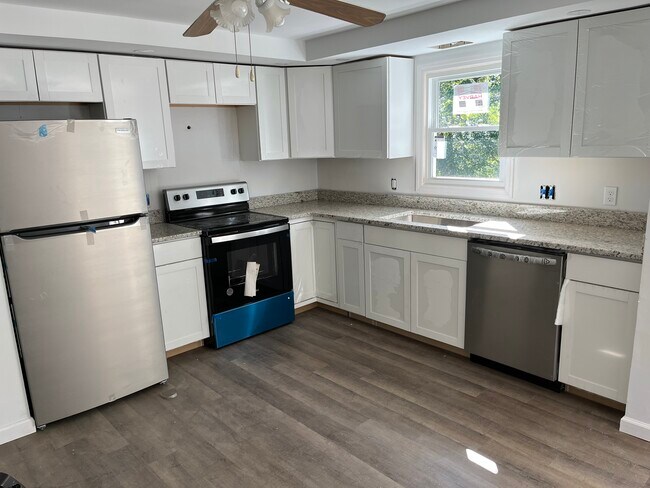 Building Photo - 13 Jason Ct