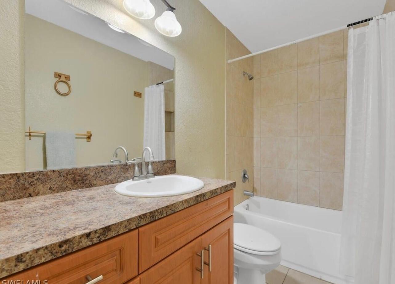 Master bedroom bathroom - 224 Homer Ave S