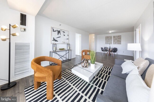 Building Photo - 5911 Edsall Rd