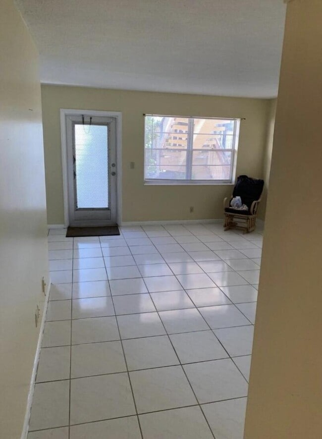 Building Photo - 74 Sheffield D