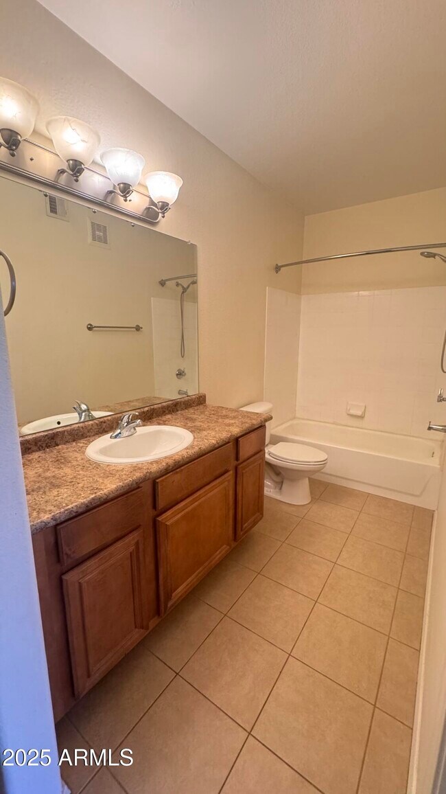 Building Photo - 4925 E Desert Cove Ave